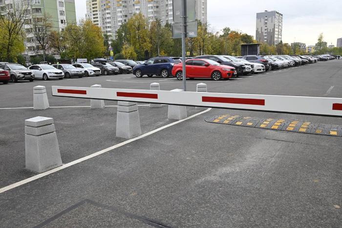 Максим Ликсутов напомнил о продлении парковочного абонемента на декабрь