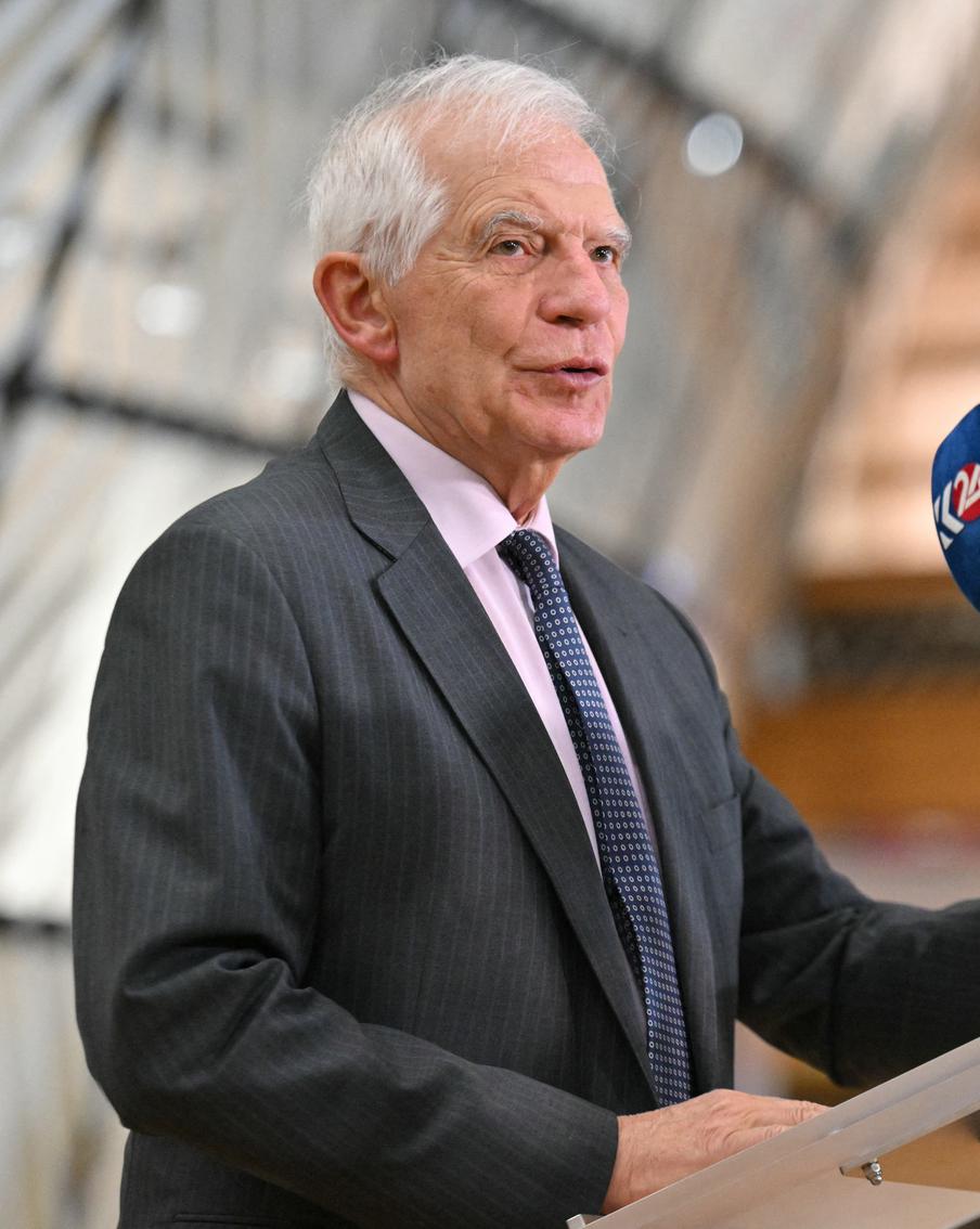 Боррель оценил разрешение США на удары по России словами "не впечатляет"