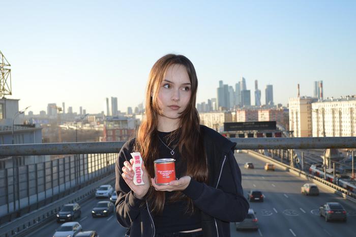 "Просили сделать свечку в виде розетки": школьница рассказала Metro о своём бизнесе