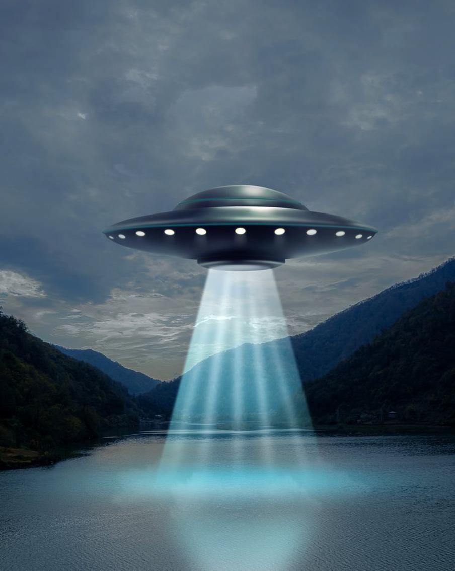 Обломки сбитого американским истребителем НЛО увезла полиция