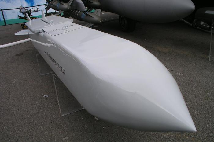 Первые удары вглубь России, новый транш помощи ВСУ: хроника очередных событий украинского кризиса