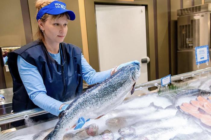 Как поставщики рыбных рынков "Москва — на волне" поддерживают бойцов СВО и их семьи