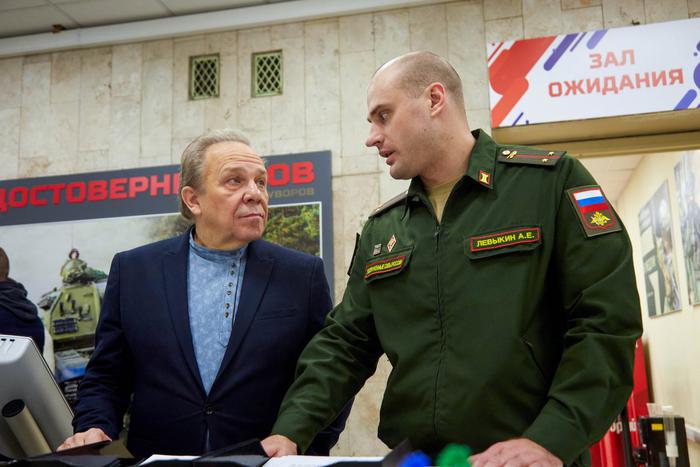 Артист Владимир Девятов посетил Единый пункт отбора на военную службу