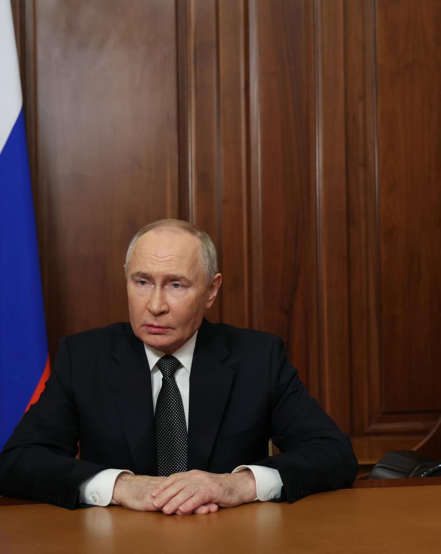 На маркетплейсах появился мерч с Владимиром Путиным и ракетой "Орешник"