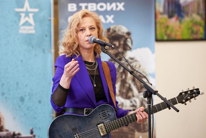 Певица Юта встретилась с контрактниками в Едином пункте отбора на военную службу в Москве