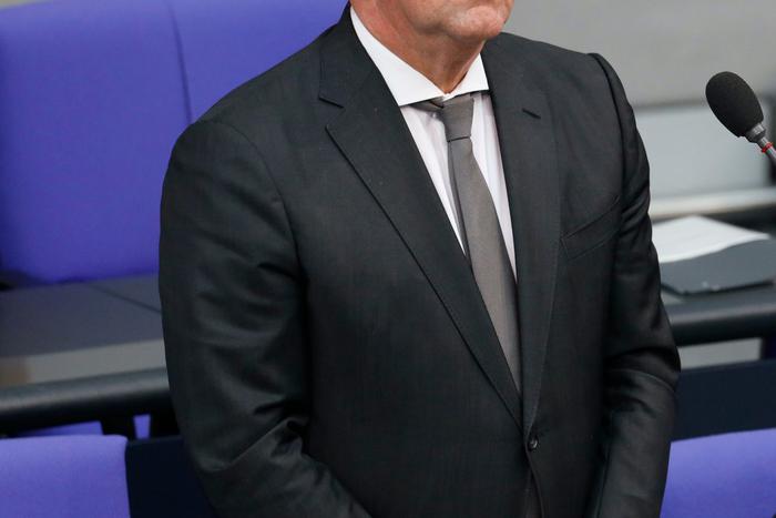 В Бундестаге назвали возможные причины выхода министра обороны из гонки за пост канцлера