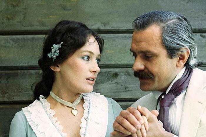 Сорок лет под лаской плюшевого пледа: Отмечаем юбилей "Жестокого романса" Эльдара Рязанова