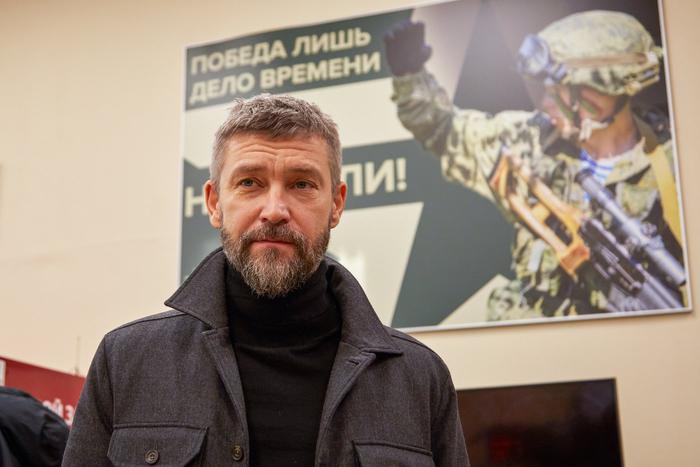 Музыкант Владимир Кристовский посетил Единый пункт отбора на военную службу в Москве