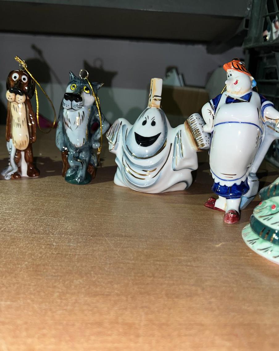 Фабрика в Москве, где делают ёлочные игрушки из фарфора