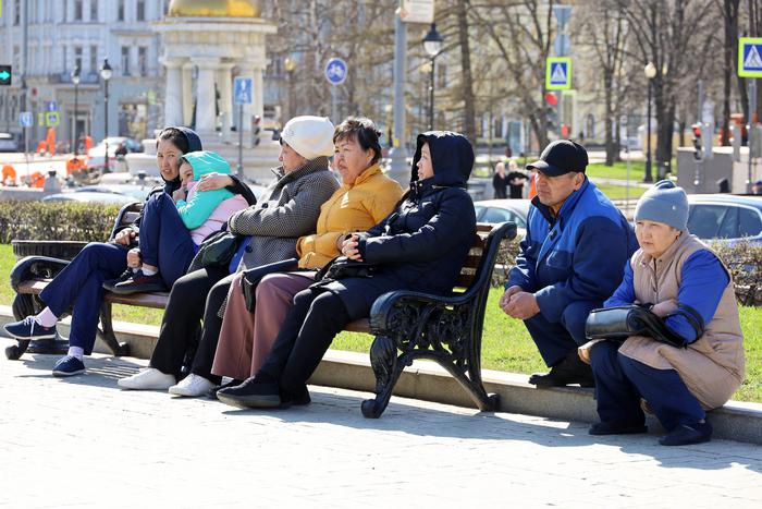 В Госдуму внесли проект об ограничении получения ВНЖ трудовыми мигрантами