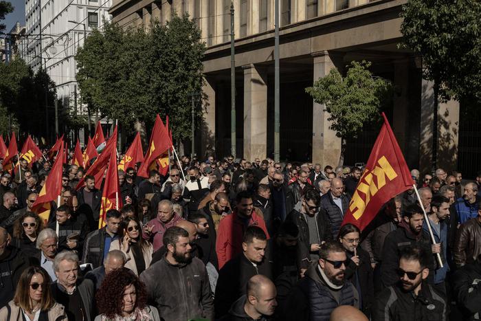 В Афинах начался многотысячный митинг против визита генсека НАТО