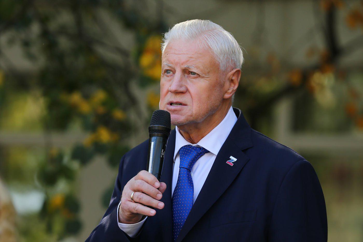 Миронов пришёл на заседание Госдумы в футболке с надписью "Крепкий Орешник"