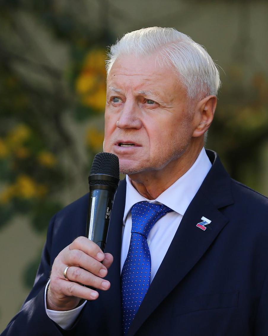 Депутата Миронова заметили в Госдуме в футболке с Путиным и ракетой "Орешник"