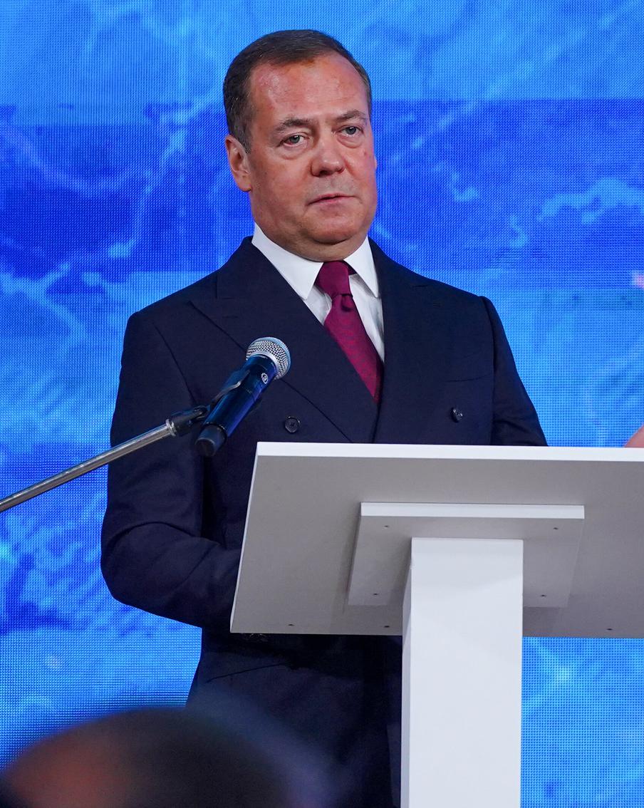 Медведев приравнял передачу Киеву ядерного оружия к нападению на Россию