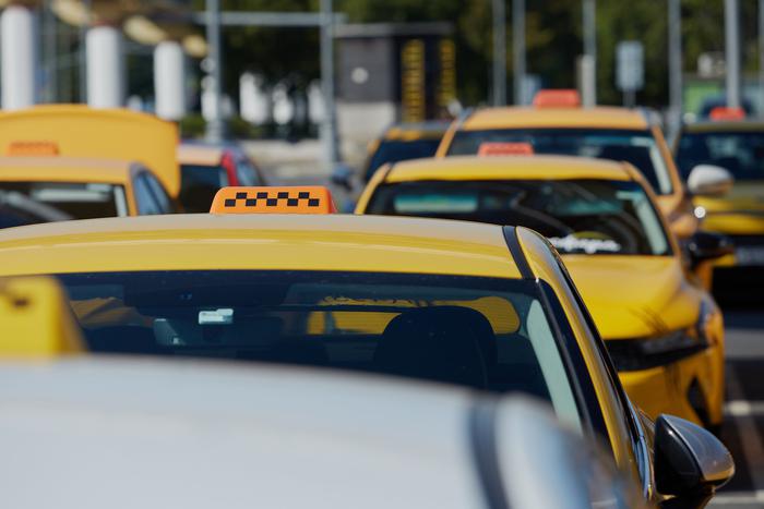 Пять тысяч таксистов уже успели успешно пройти аттестацию