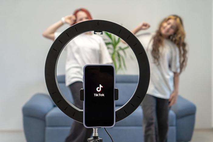 Платформа TikTok хочет запретить подросткам использовать фильтры, улучшающие внешность
