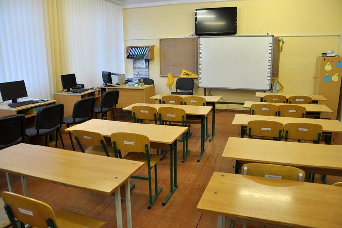 Власти Славянска закрыли школы и отменили все массовые мероприятия