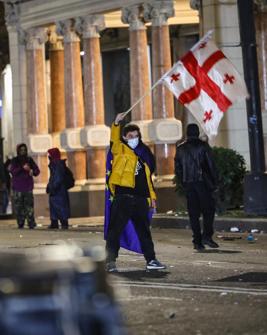 На акциях грузинской оппозиции в Тбилиси были задержаны восемь россиян