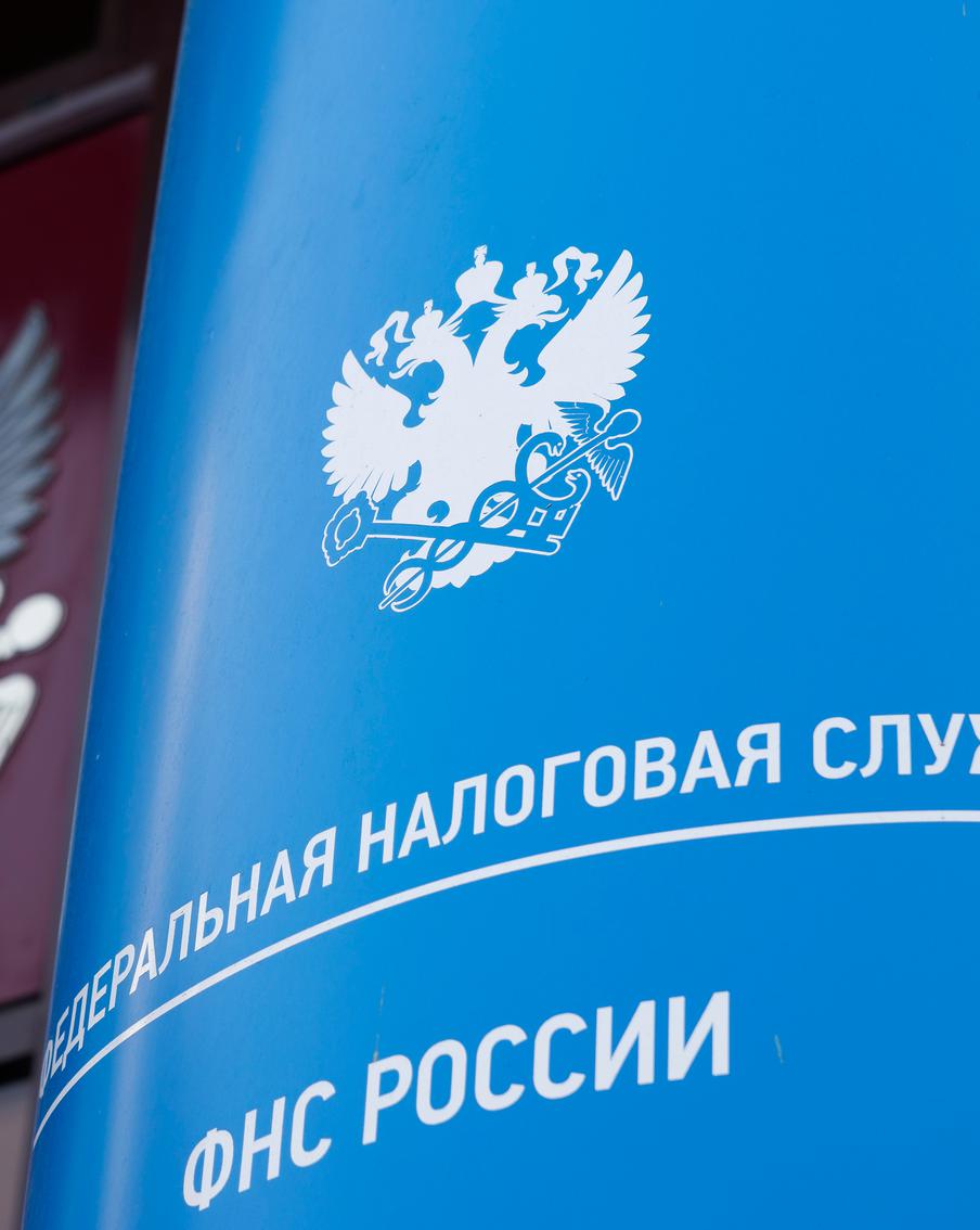 Счета высмеивавшего теракт комика Долгополова заблокировали в России