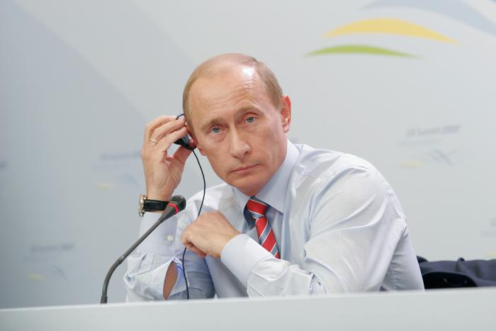 Песков опроверг слова Меркель об опоздании Путина на встречу G8 из-за пива