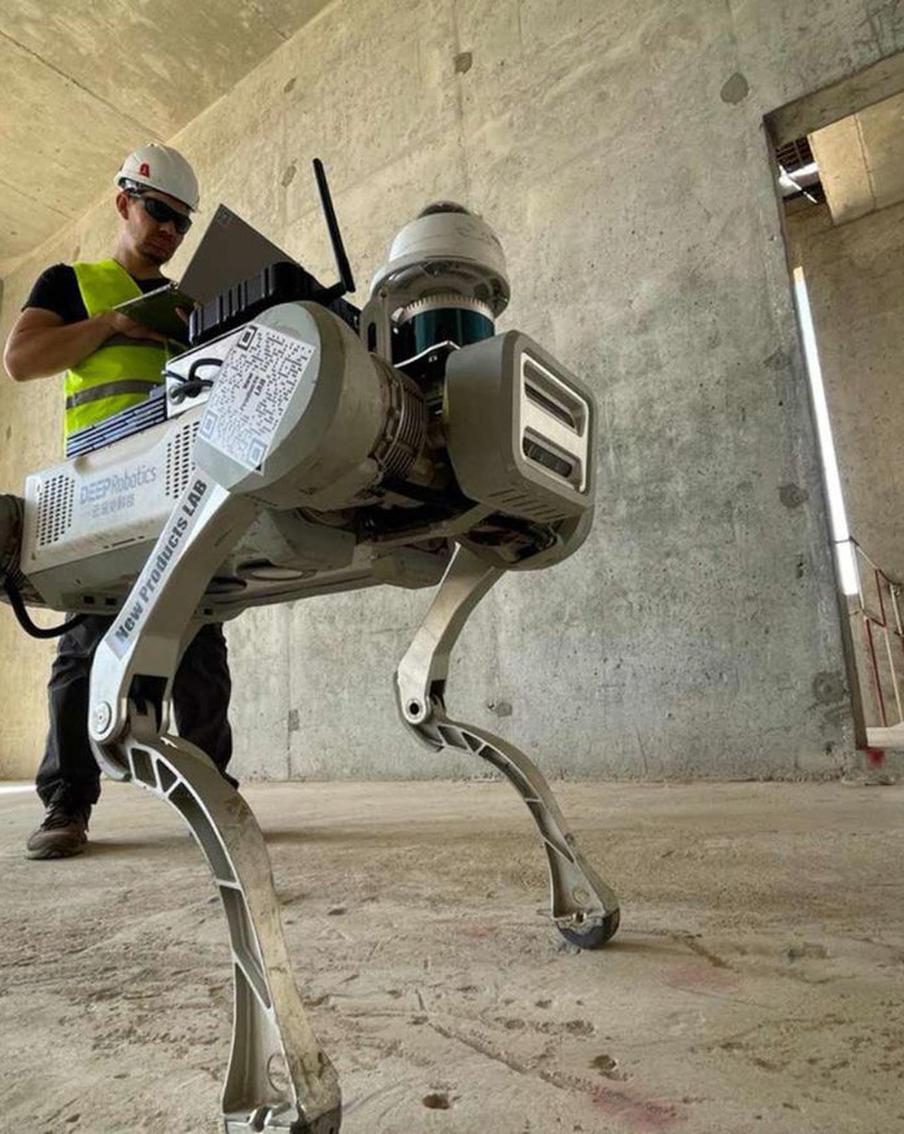 Столичные передовые разработки в разных областях: робособака и "живые" окна проходят тестирование