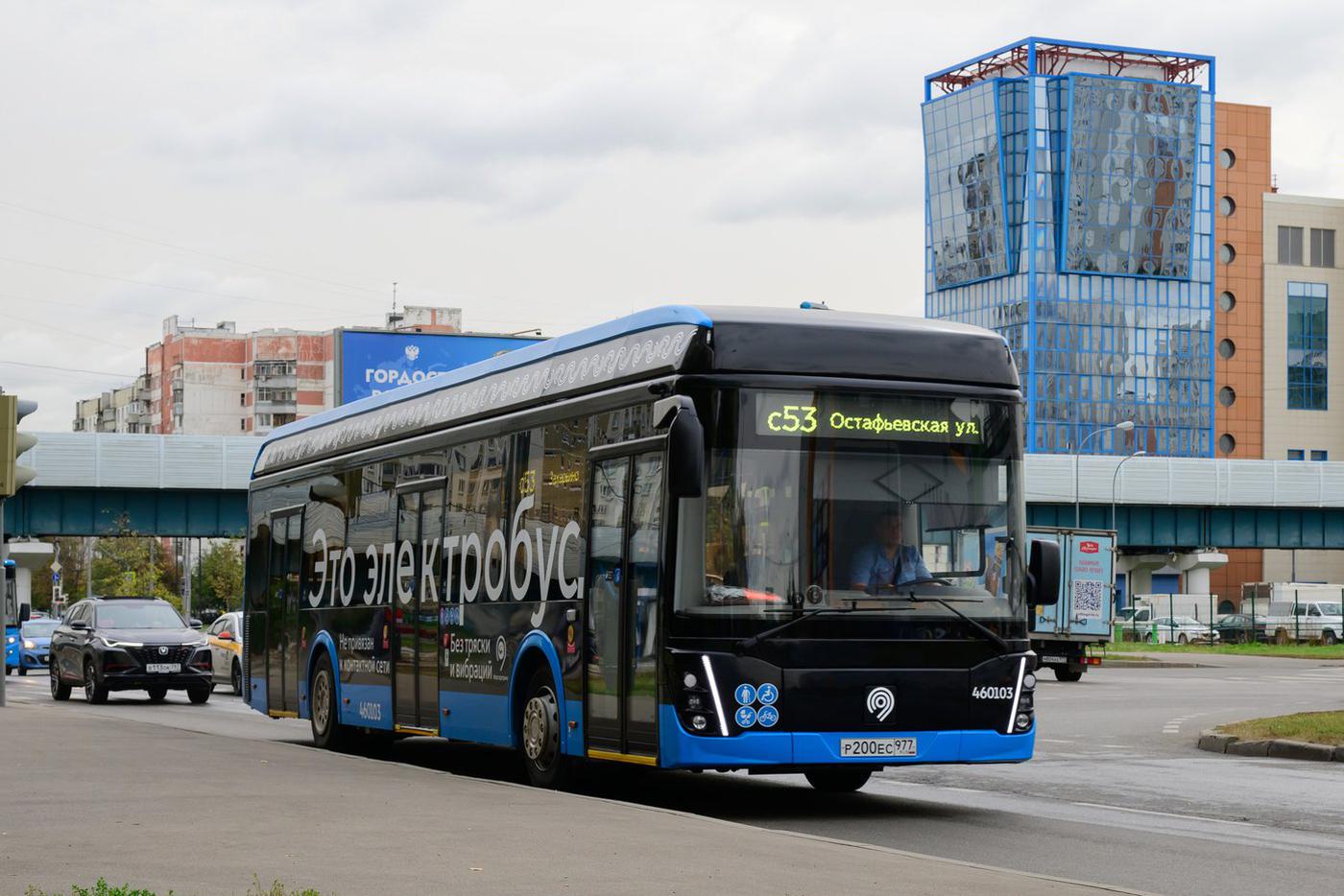 Более 30 маршрутов наземного транспорта изменили в Москве этой осенью