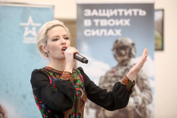 Певица Елена Любарец посетила Единый пункт отбора на военную службу по контракту