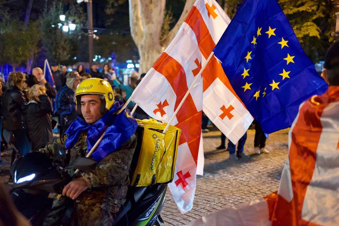 Эксперт и очевидец рассказали, что происходит в Грузии и причём тут США