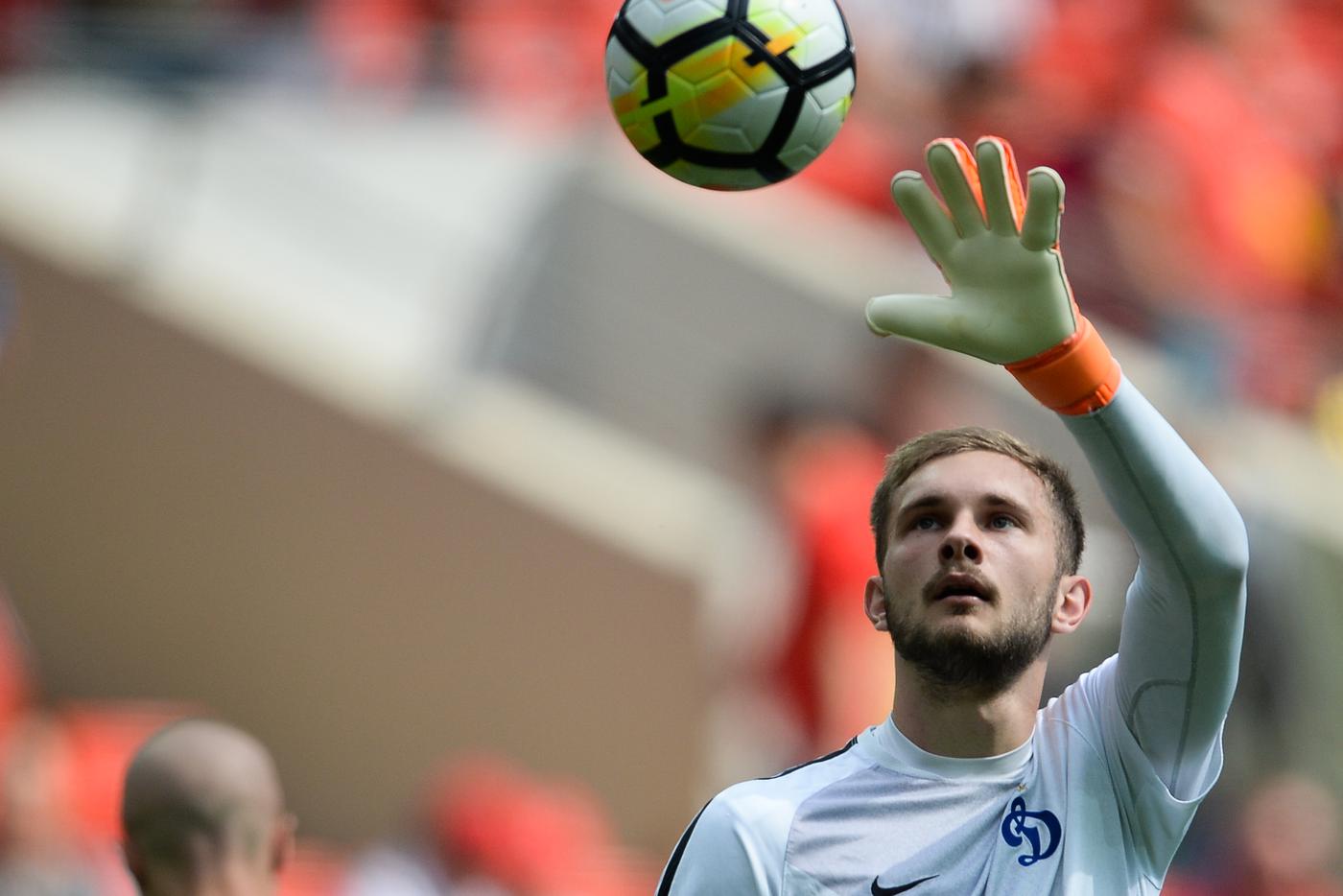 В РПЛ наконец нашлась светлая голова: вратарь "Динамо" забил исторический гол