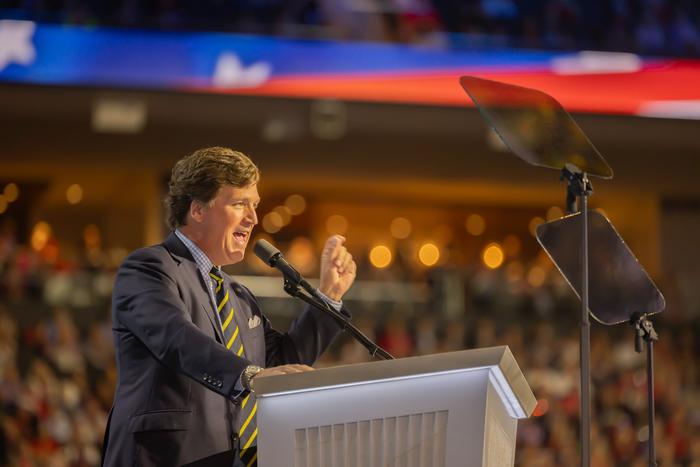 Такер Карлсон заявил о визите в Москву для интервью с Лавровым