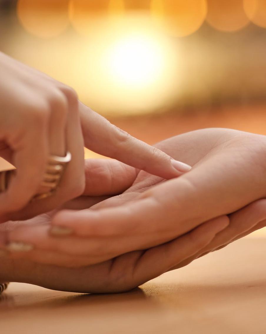 Корректируют ли пластические хирурги в Москве линии судьбы на руке