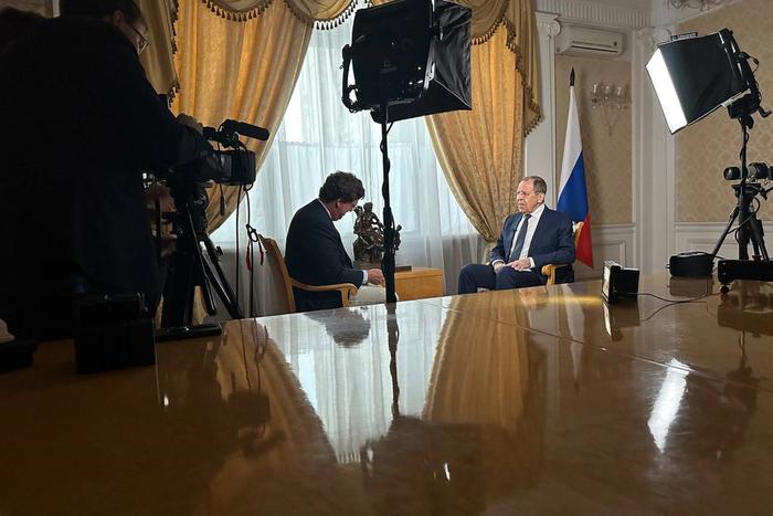 Захарова показала момент интервью Лаврова Карлсону