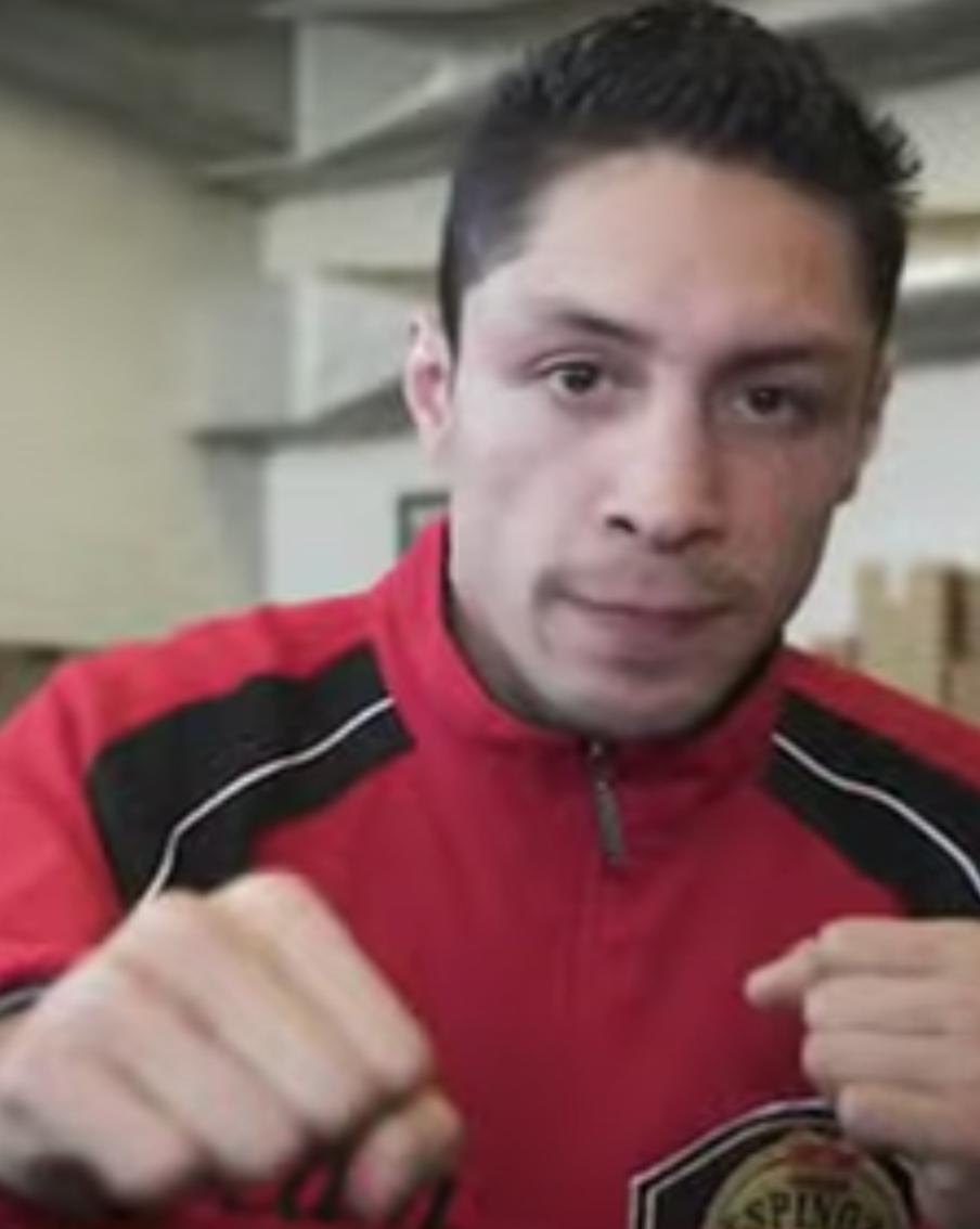 Умер Исраэль Васкес, обладатель трёх титулов чемпиона мира по боксу