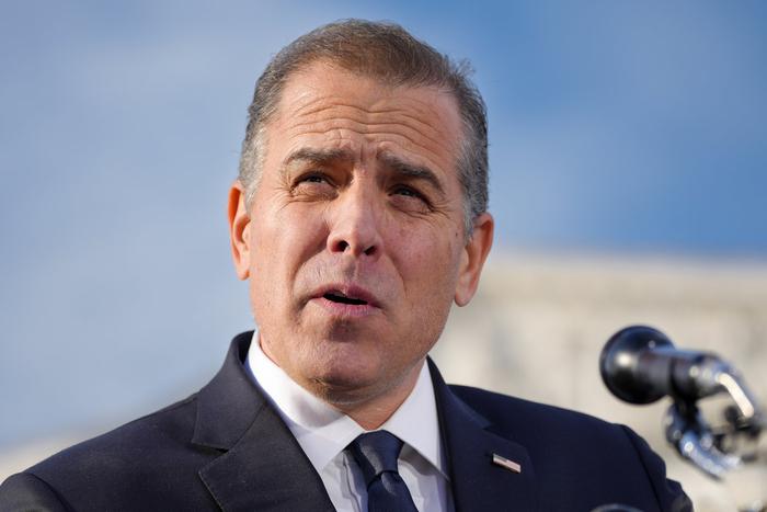 Бывшая стриптизёрша рассказала, как Хантер Байден вскружил ей голову и употреблял наркотики