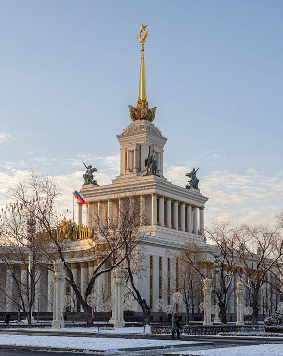За две недели выставку в Центральном павильоне ВДНХ посетили 10 тысяч человек