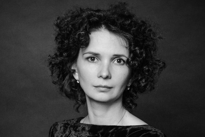 "Хотелось бы вернуть в мир больше любви и добра": актриса Мария Смольникова рассказала о сериале "Враг у ворот"