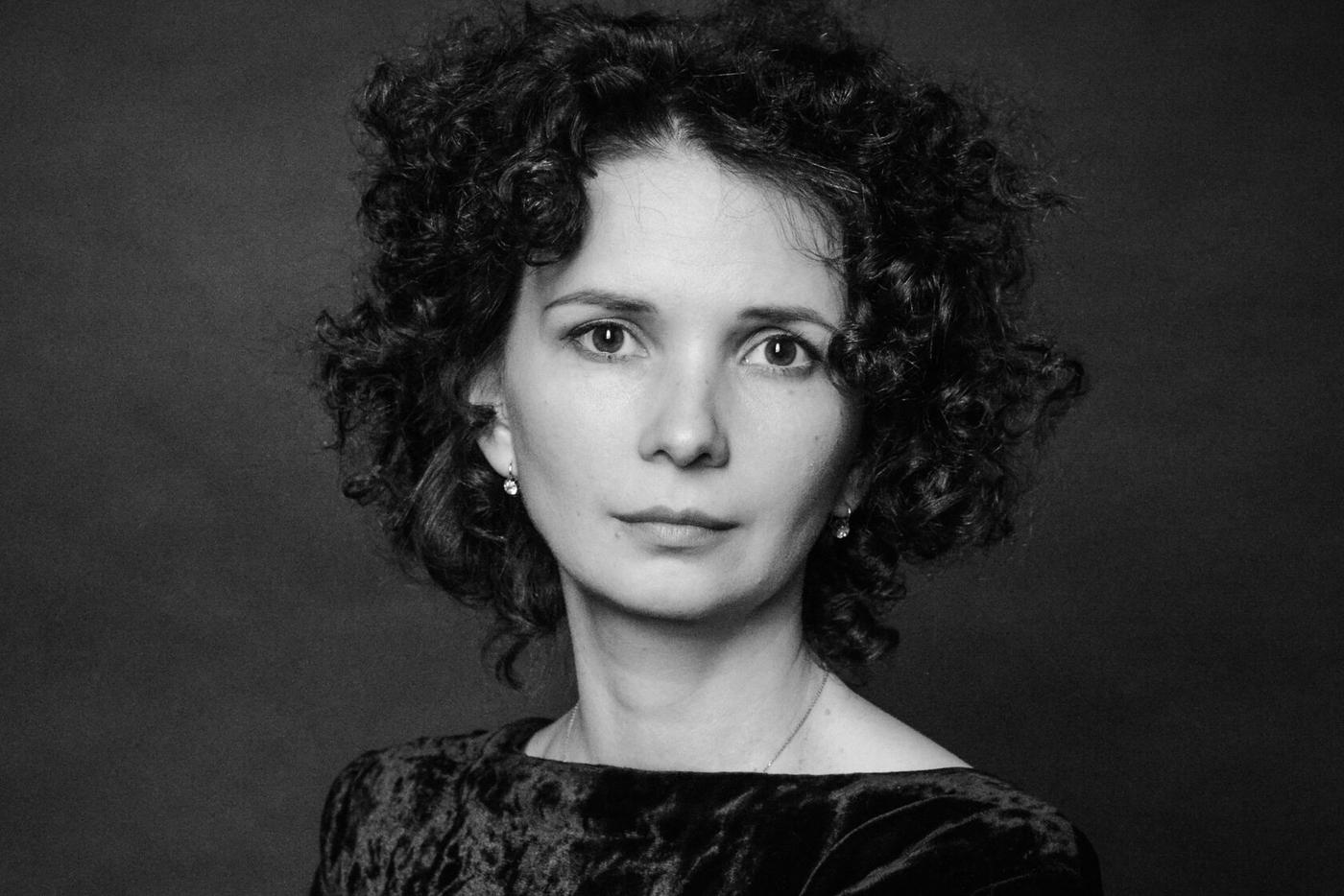 "Хотелось бы вернуть в мир больше любви и добра": актриса Мария Смольникова рассказала о сериале "Враг у ворот"