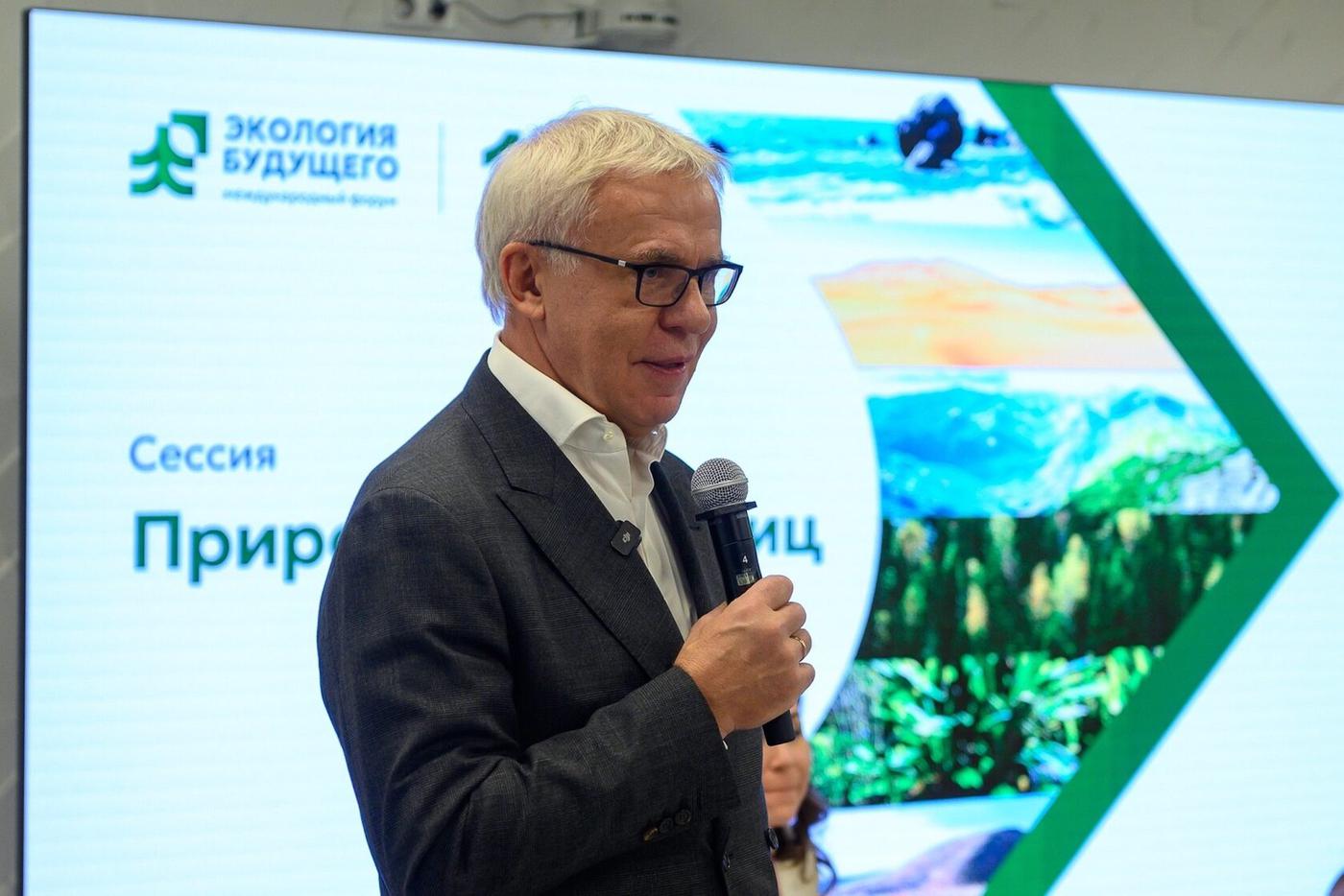 В Москве Вячеслав Фетисов рассказал, что нужно для процветания Байкала