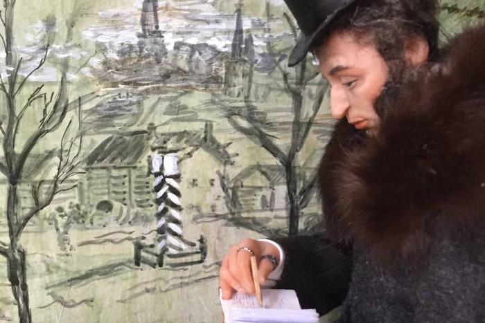 Мастерицы запекают Пушкина в аэрогриле. Классика изготовили из пластика, шерсти и фарфора