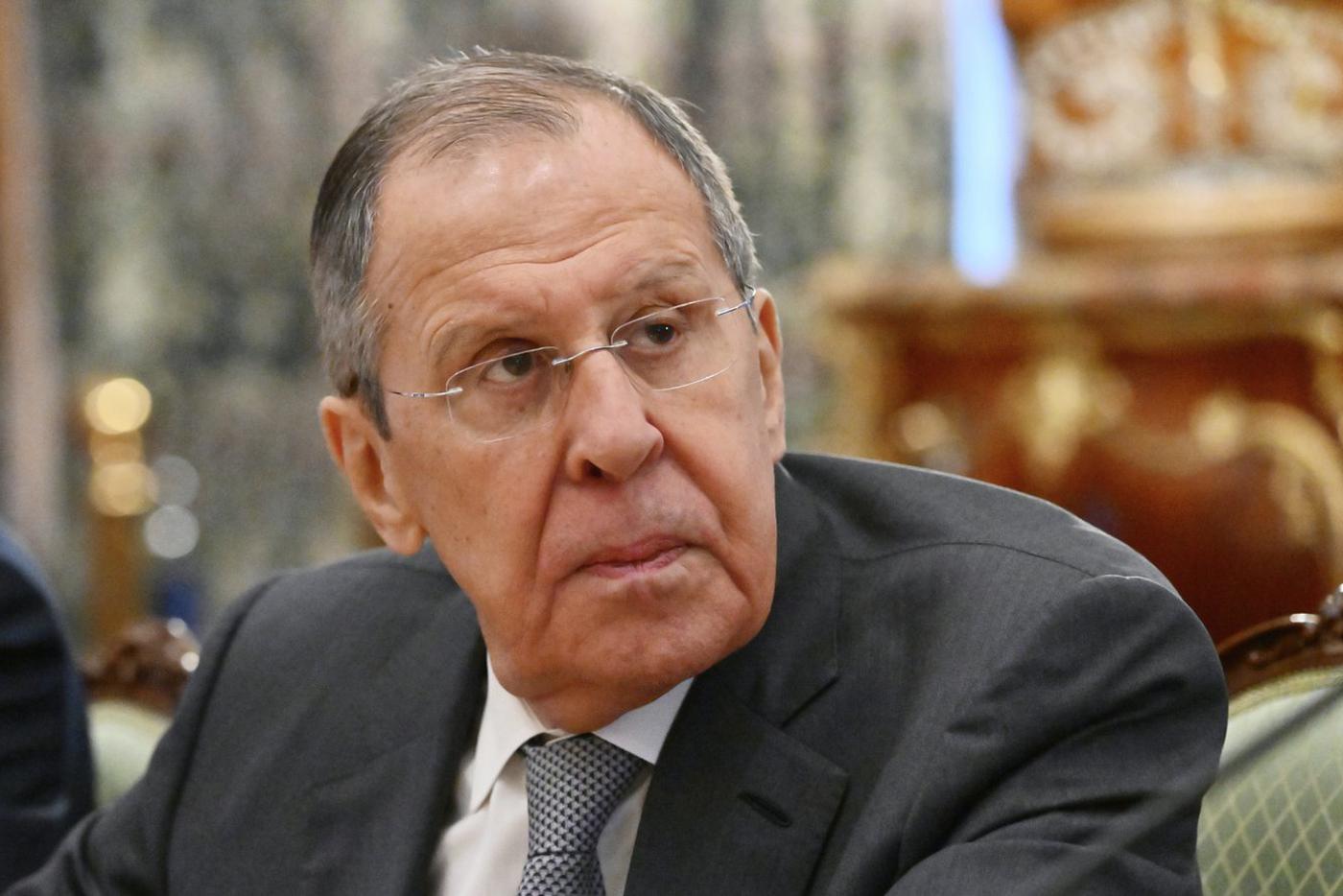 Россия предпочитает мирное урегулирование конфликта на Украине – Лавров