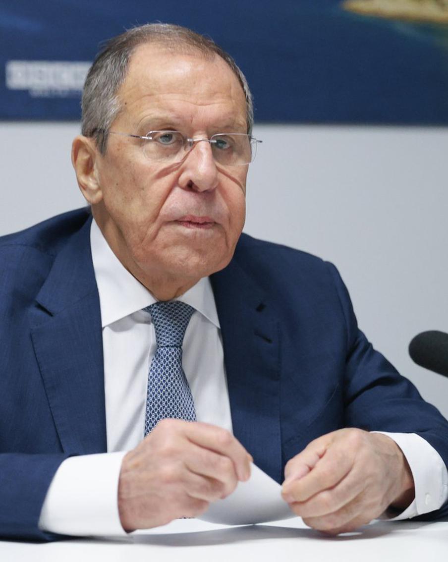 Мир на Украине, "гибридная" война с США и санкции: Сергей Лавров дал интервью Такеру Карлсону