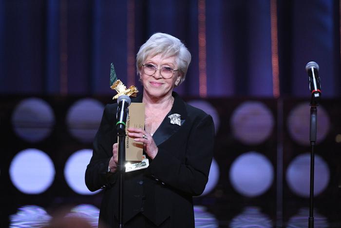 Путин наградил Алису Фрейндлих орденом. Рассказ Никиты Владимирова о легендарной бабушке