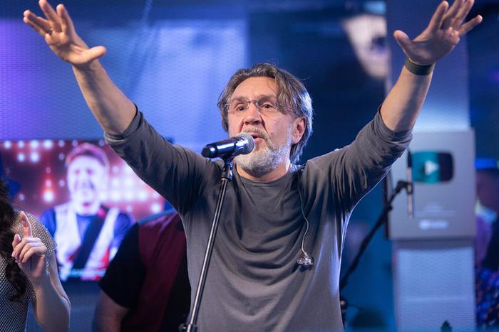 Сергей Шнуров борется с осознанностью и признаёт пользу только от котов