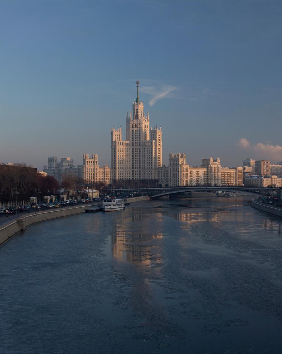 Тут жили Раневская, Мордюкова и Ширвиндт: репортаж Metro из высотки на Котельнической набережной