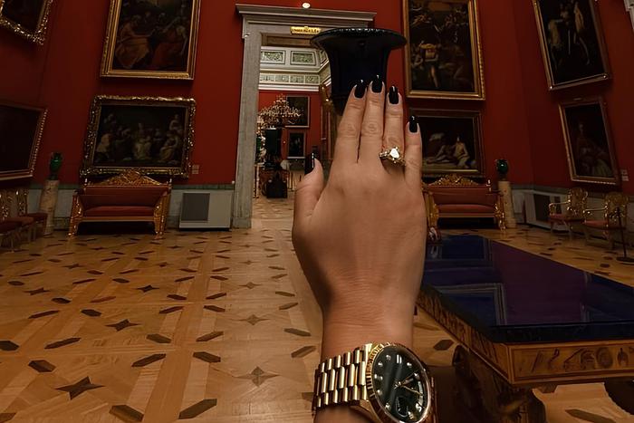 Российская телеведущая Ксения Бородина выходит замуж. Её избранником стал участник шоу "Последний герой"