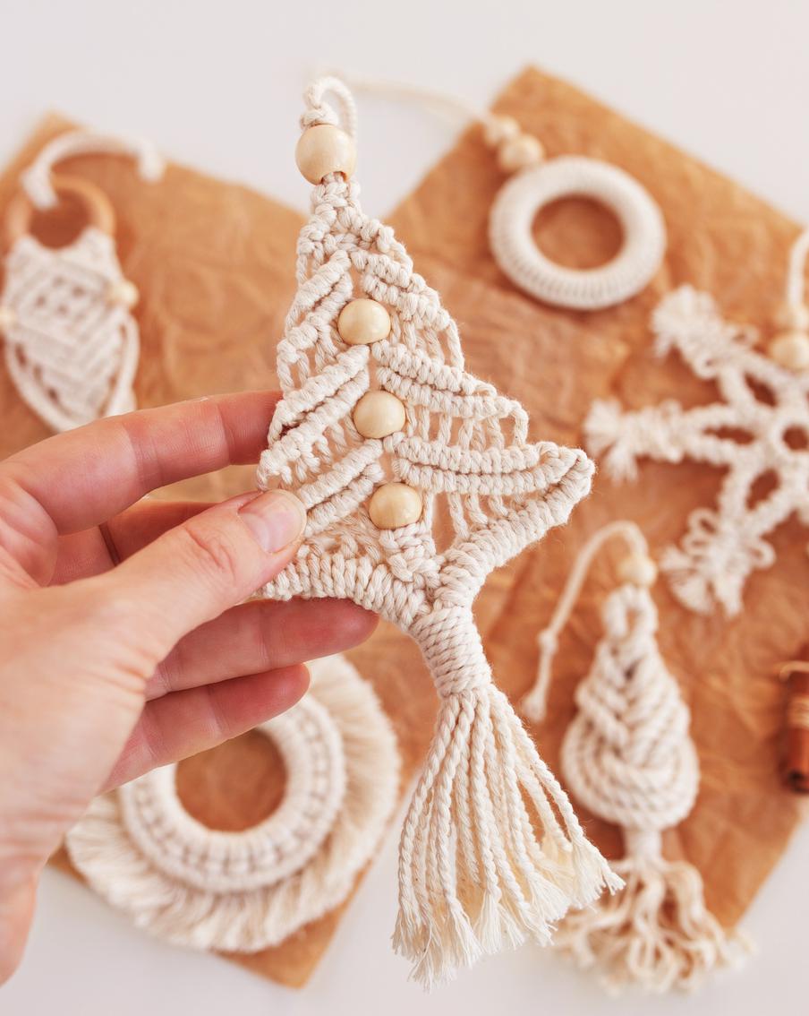 Тренды рукоделия – 2025: мир сводят с ума украшения из макраме и русские узоры