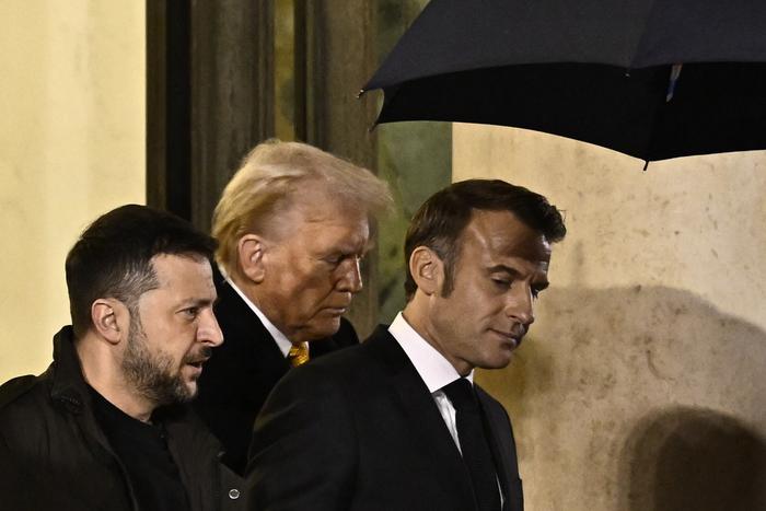 Владимир Зеленский приехал в Париж, чтобы обсудить возможные варианты урегулирования конфликта на Украине