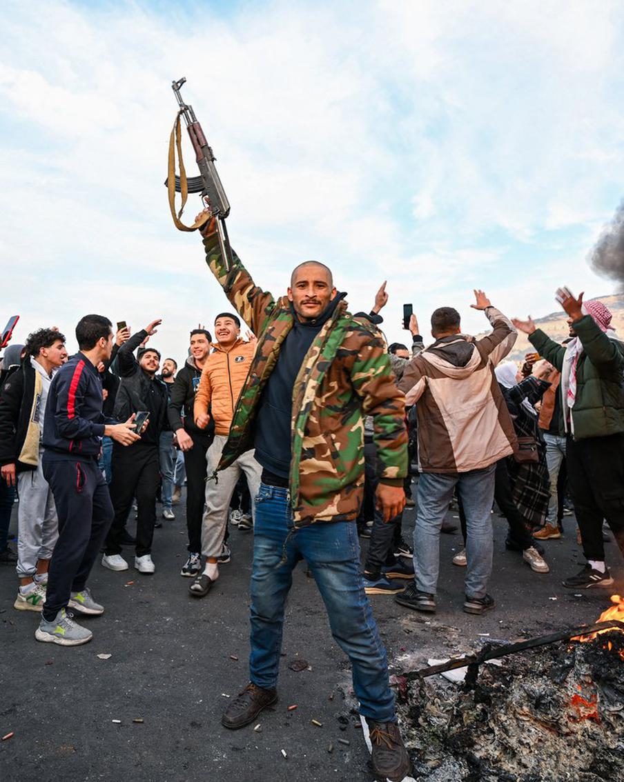 Сирийская армия заявила о падении правительства президента страны Башара Асада