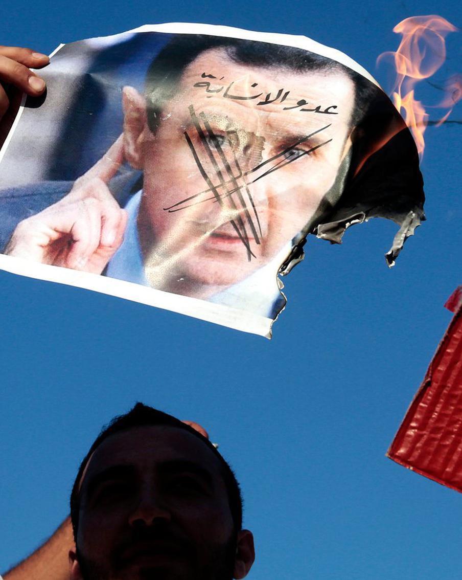 Сирийское правительство вступило в переговоры с захватившими власть боевиками на фоне исчезновения президента