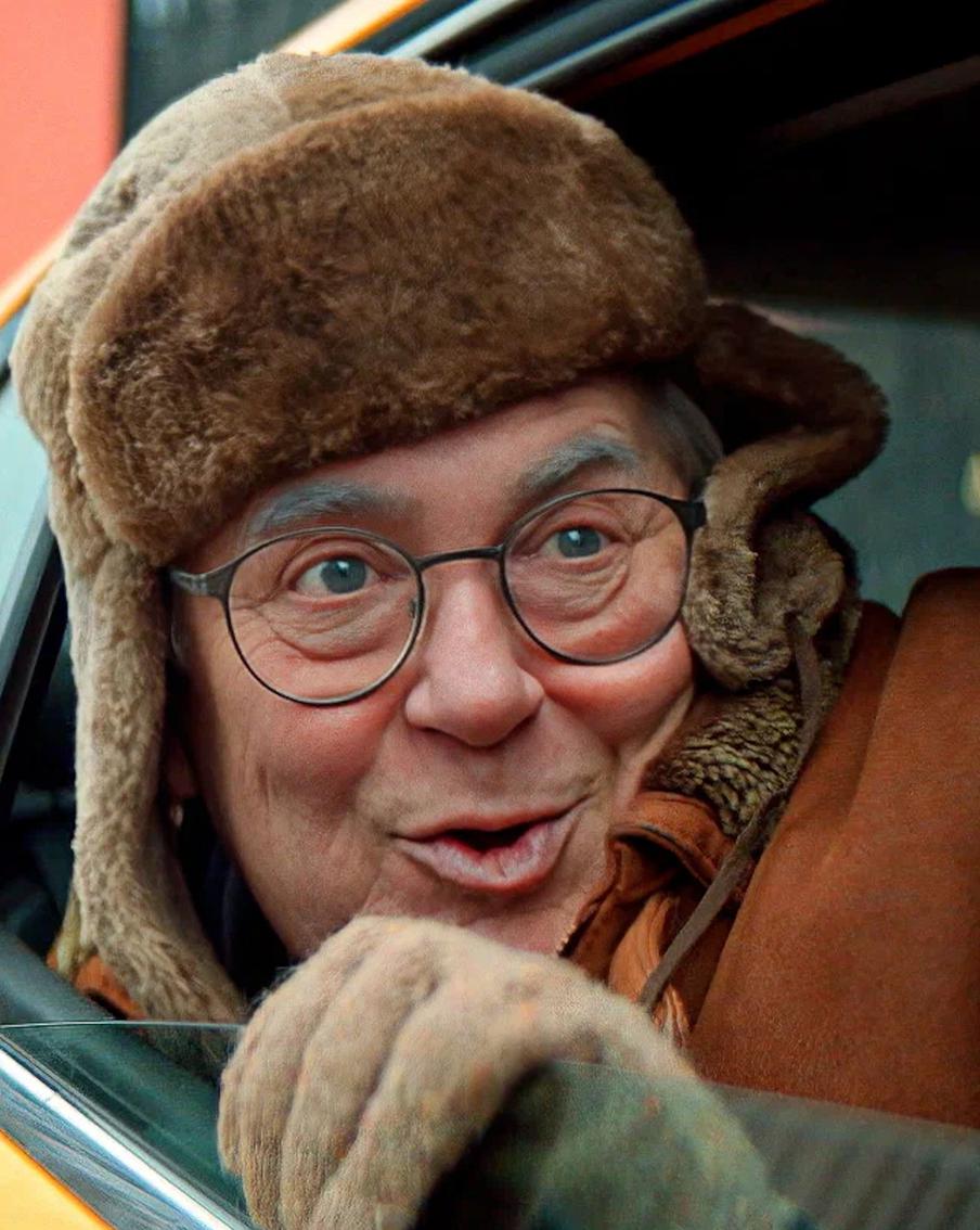 Пенсионер воюет с телефонным мошенником в новом сериале "Мамонты"